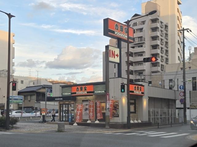 吉野家築港本町店：511m