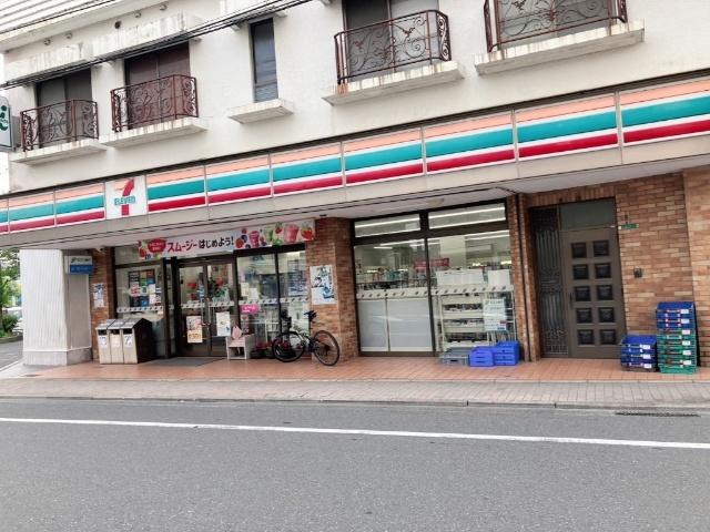 セブンイレブン北九大前店：242m