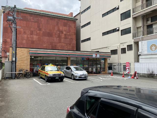 セブンイレブン博多祇園町店：167m