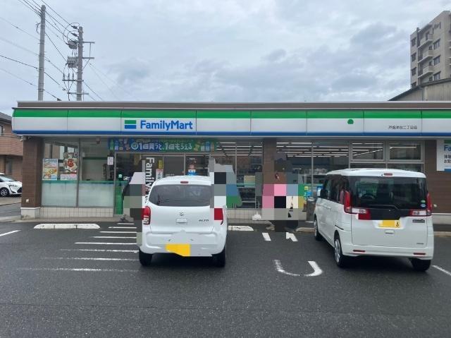ファミリーマート戸畑沖台二丁目店：76m