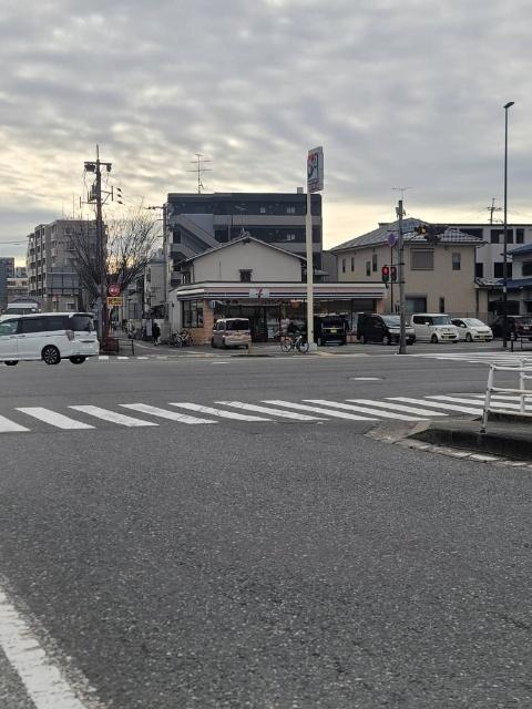 セブンイレブン福岡箱崎店：441m