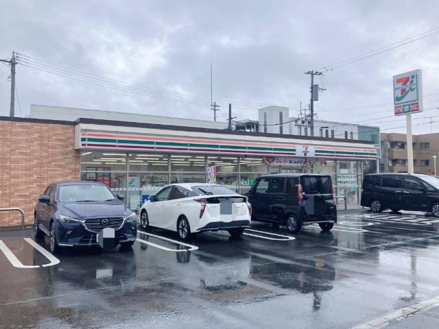 セブンイレブン小倉くさみ駅前店：88m