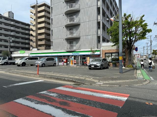 ファミリーマート博多吉塚7丁目店：177m