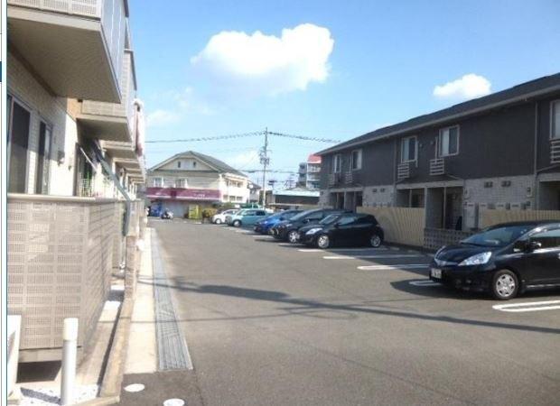 メゾンプランタニエール　キャトル 駐車場