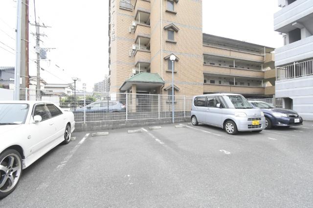 リヴィエールクリエ志徳 駐車場