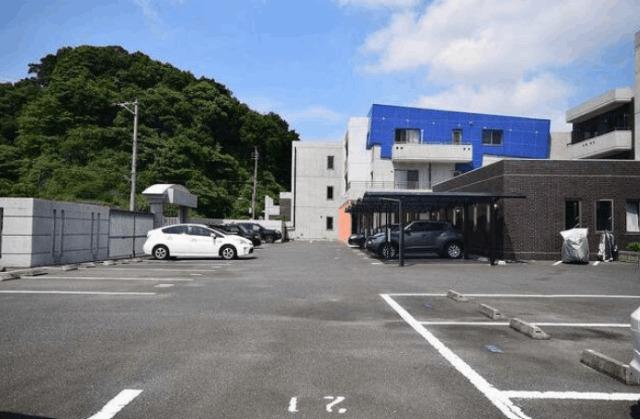 ニューガイア高野 駐車場