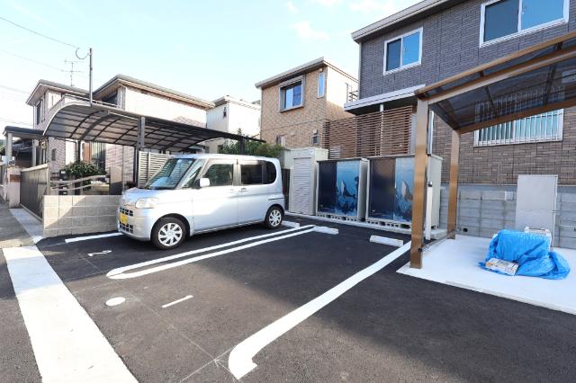 コートユウF棟 駐車場