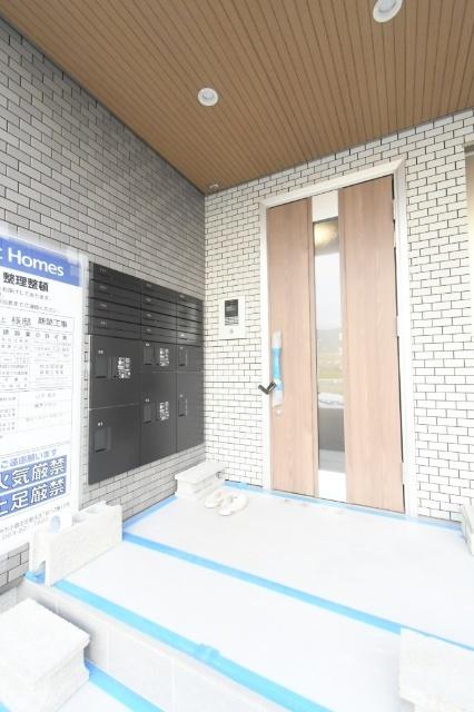 メゾンルボア大里 エントランス