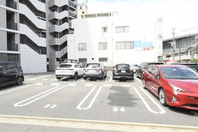 内山神岳ビル 駐車場