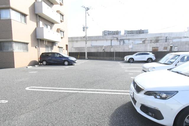 ファミール守恒 駐車場