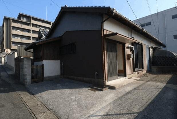北九州市小倉南区湯川一戸建 エントランス