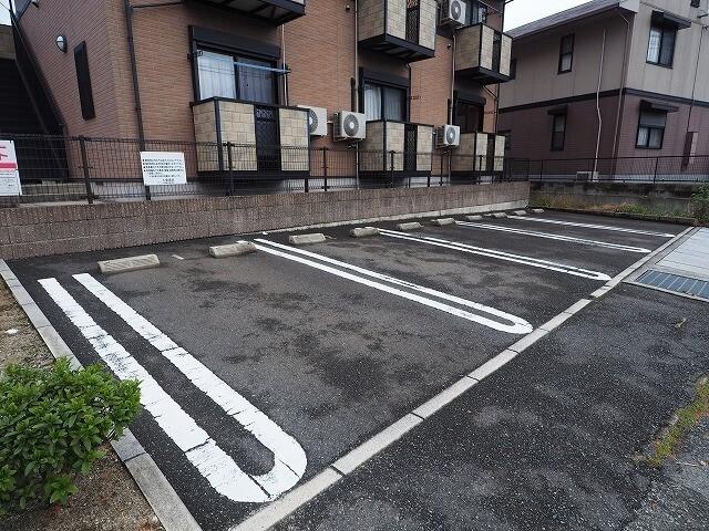 北九州市小倉南区葛原本町アパート 駐車場