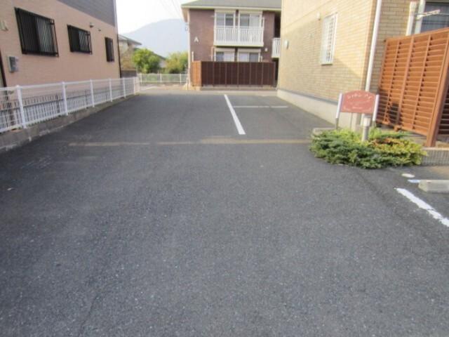 北九州市小倉南区中曽根アパート 駐車場