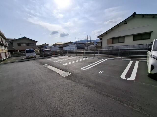 北九州市小倉南区下貫アパート 駐車場