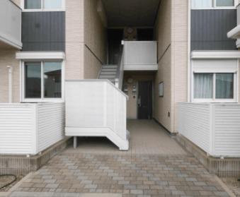 パストラーレ潤崎　C棟 エントランス