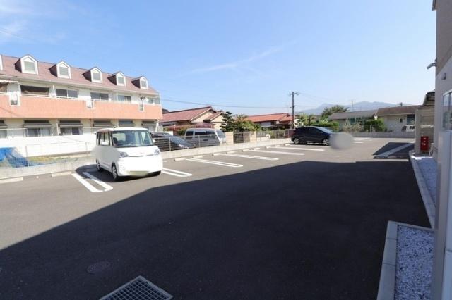北九州市小倉南区湯川新町アパート 駐車場