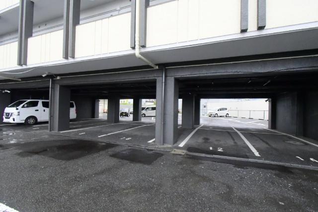 霧ヶ丘コーポラス 駐車場