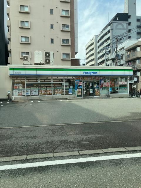 ファミリーマート博多東住吉店：149m