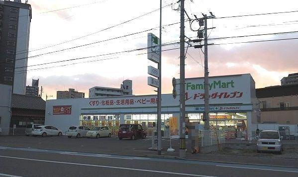 ファミリーマートドラッグイレブン北方店：368m