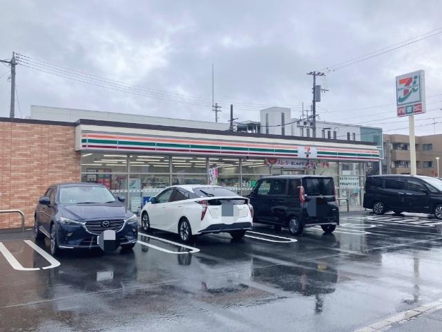 セブンイレブン小倉くさみ駅前店：426m