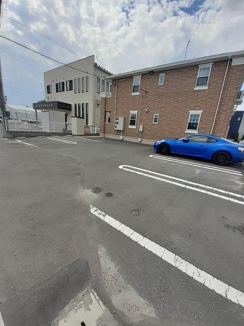 フルハウス（102） 駐車場