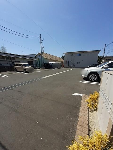 ブランドール東松島（105） 駐車場