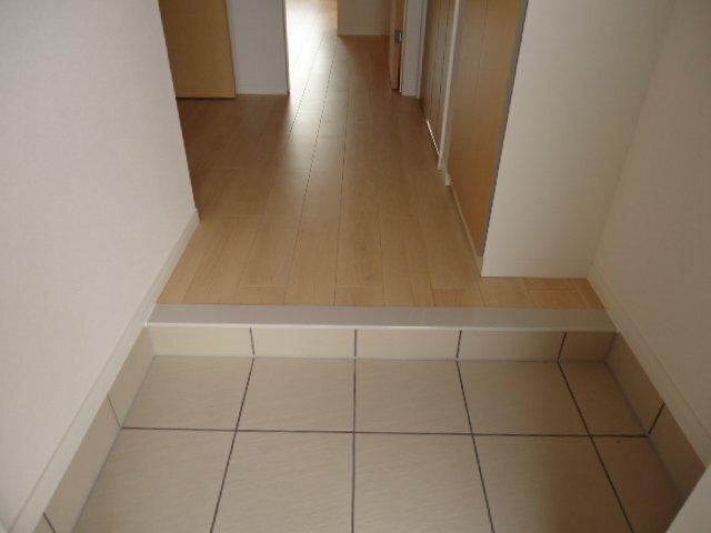 ホームガーデン二番谷地Ⅱ 玄関