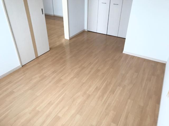 クリスタル・ヤモト 部屋画像