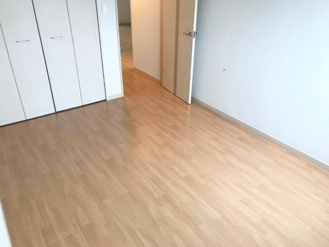 クリスタル・ヤモト 部屋画像