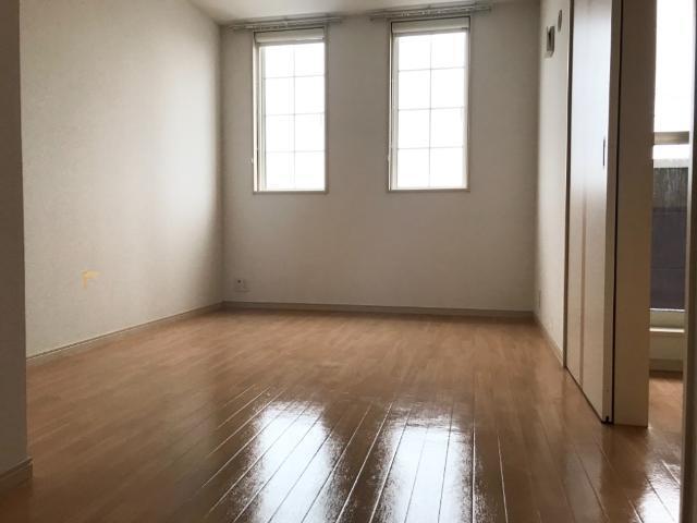 クリスタル・ヤモト 部屋画像
