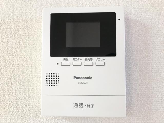 クリスタル・ヤモト 部屋画像