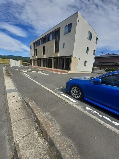 トラディション石巻（203） 駐車場