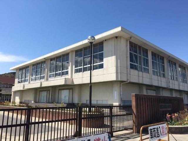 石巻市立鹿妻小学校：933m