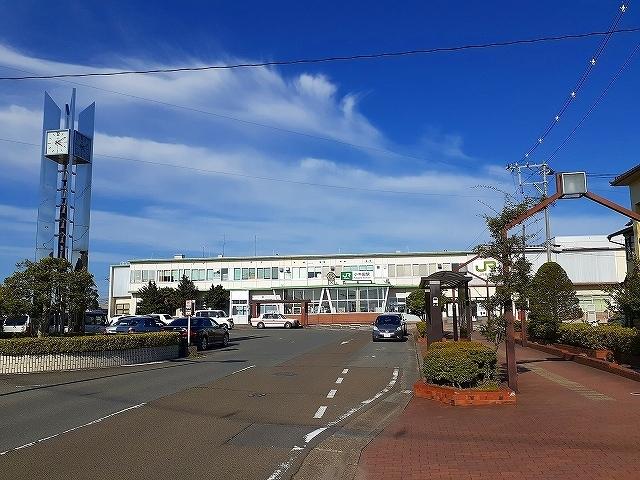 小牛田駅：1100m