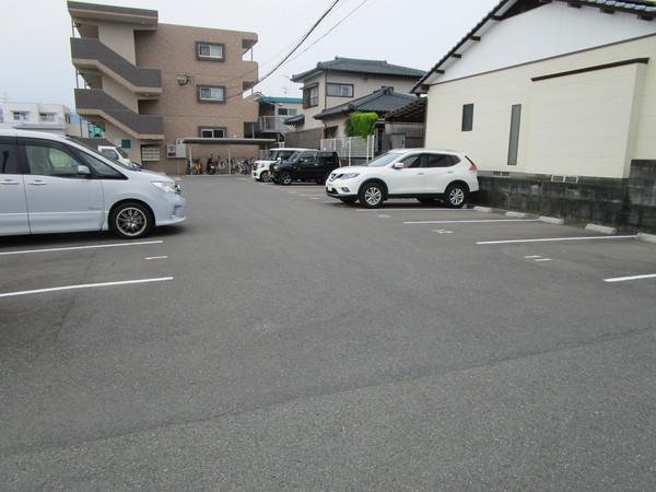 ハピネス（102） 駐車場