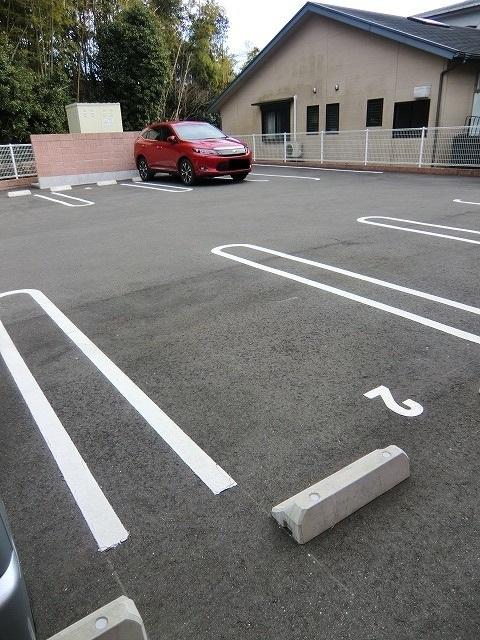 ベル・イースト（204） 駐車場