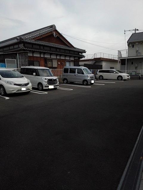 エレガンシア（204） 駐車場