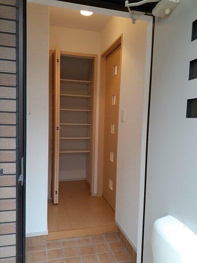 ブローテ（105） 玄関