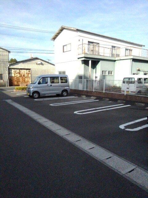 ブローテ（105） 駐車場