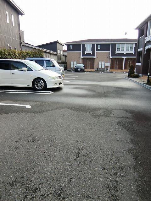 サウスウェーⅤ　Ａ（203） 駐車場