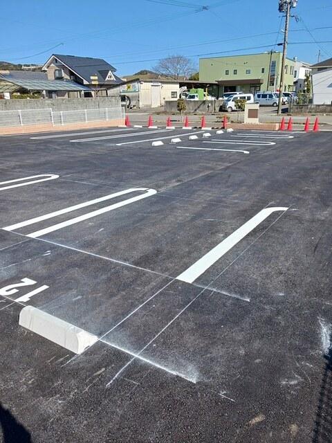 プリムローズ　日向（105） 駐車場