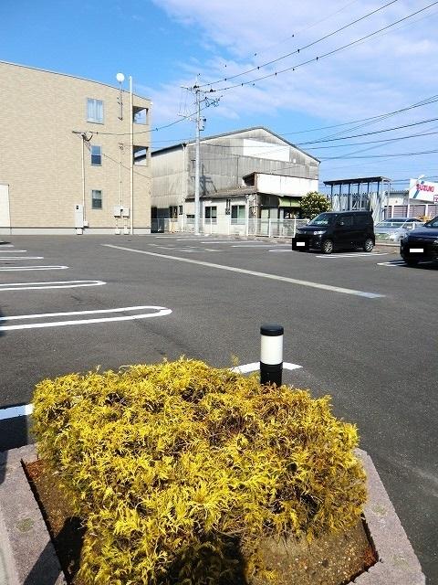 グランブルー（105） 駐車場