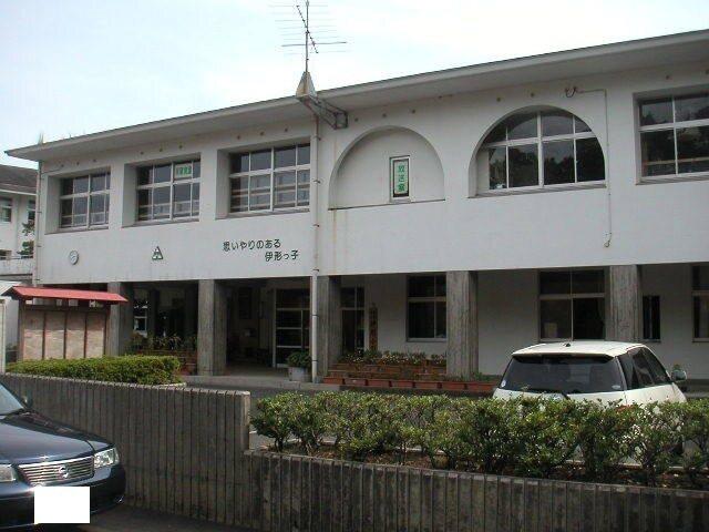 伊形小学校：1700m
