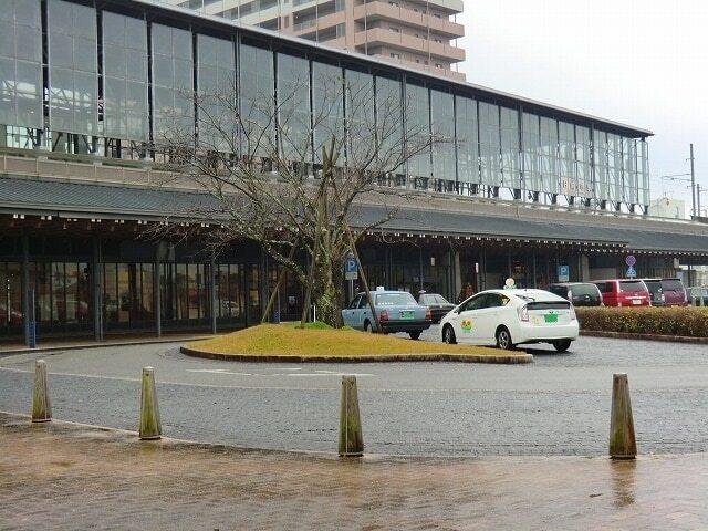 日向市駅：270m