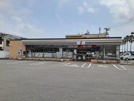 セブンイレブン桃の木店：550m