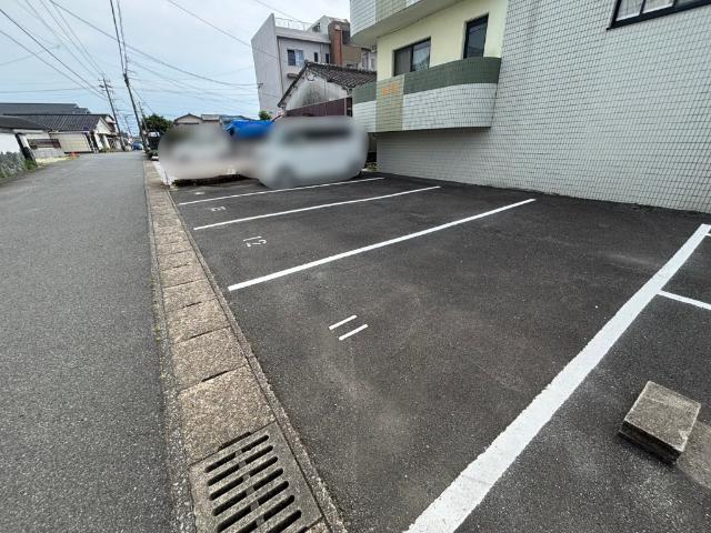 メゾン・カモバヤシ（202） 駐車場