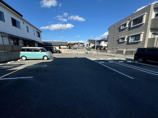 リシェス　ジュン（301） 駐車場