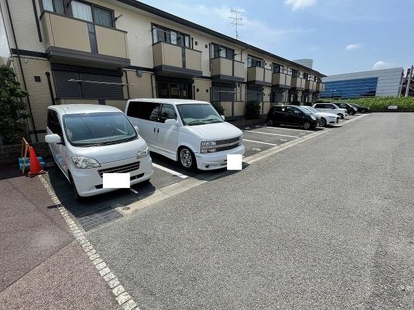 モナリエ砂田（207） 駐車場