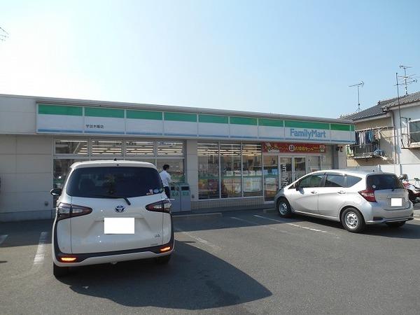 ファミリーマート宇治木幡店：77m