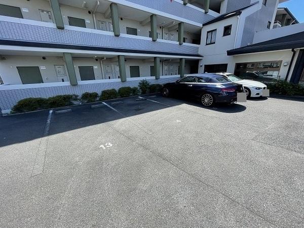 HRKスポーツレジデンス（1F） 駐車場